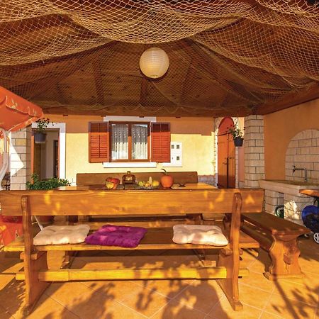 2 Bedroom Gorgeous Apartment In Kostrena Exterior foto