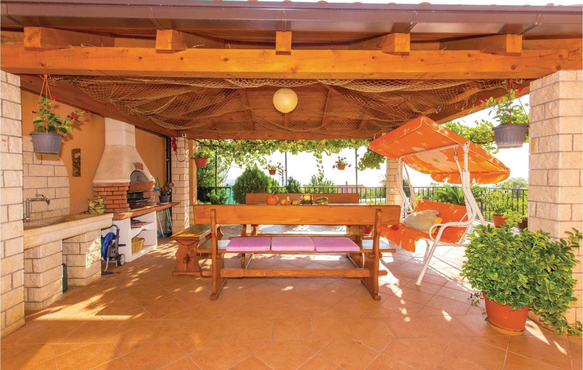 2 Bedroom Gorgeous Apartment In Kostrena Exterior foto